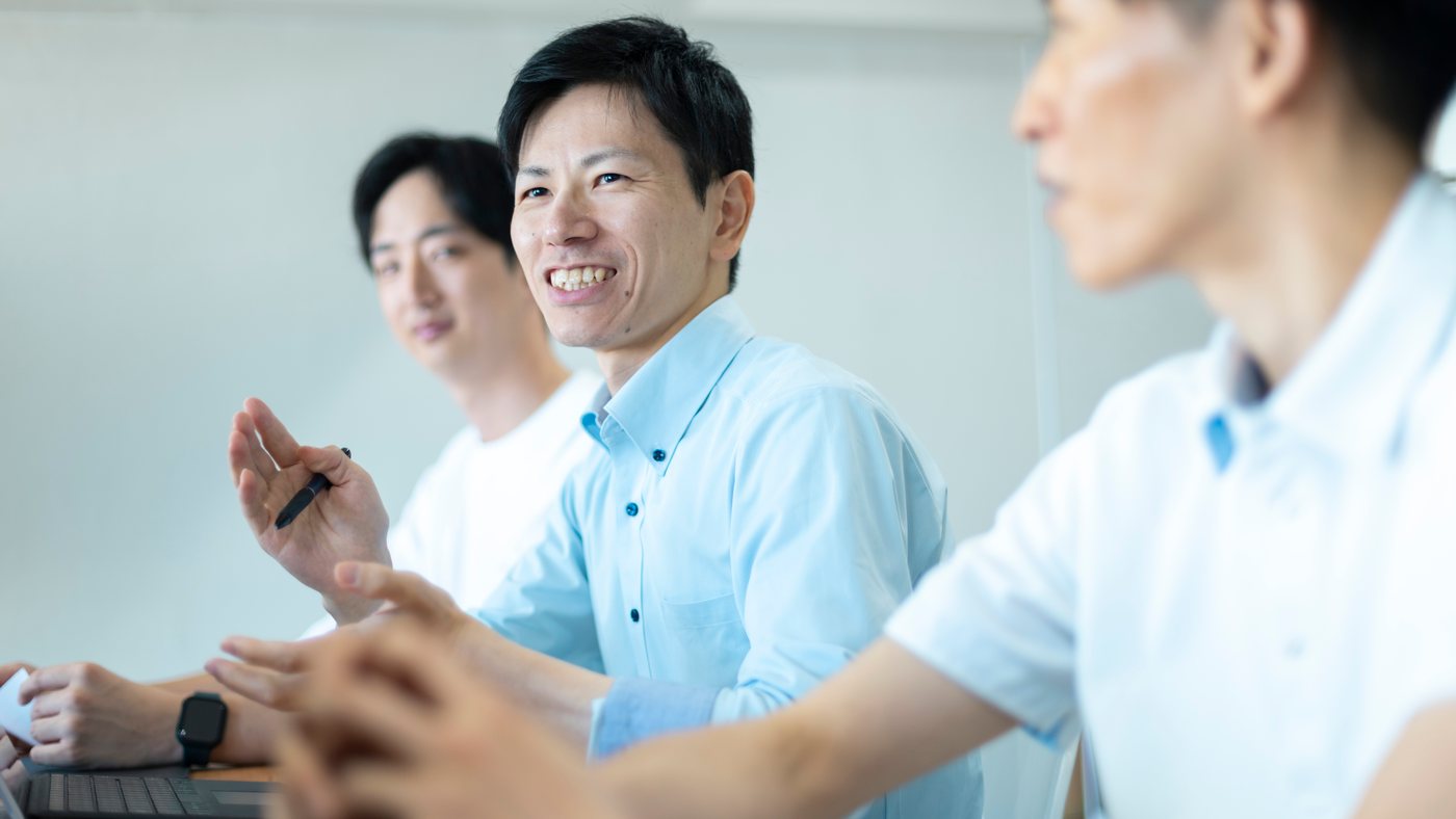 打ち合わせをするメンバー